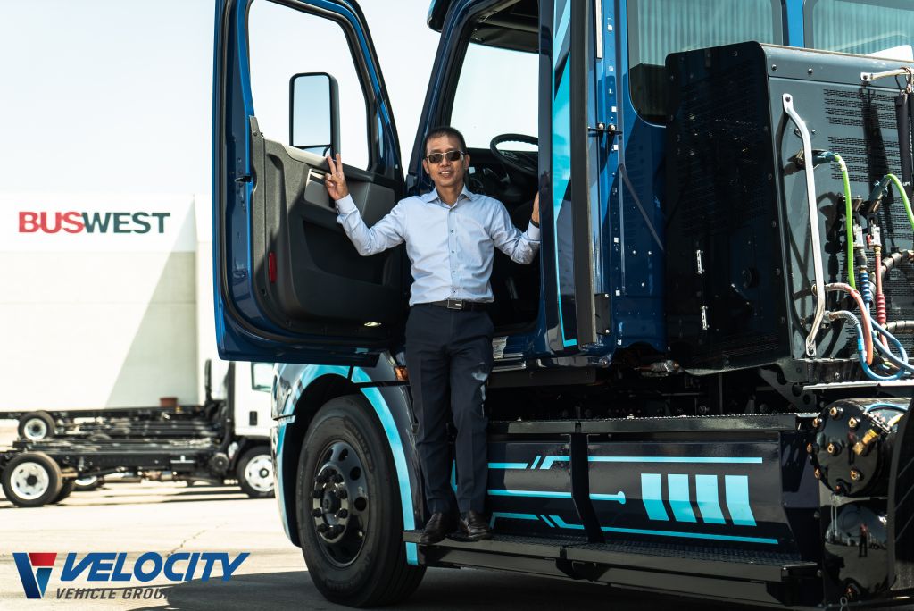 DSC07416 RES NGL electric truck-3
