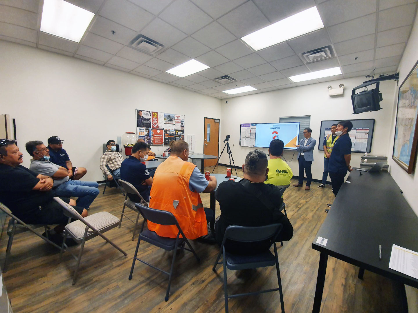 20210816_101039393_07 NGL Safety meeting